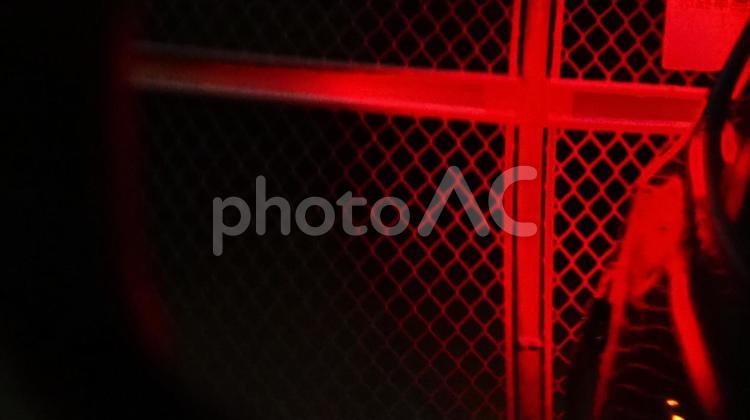 恐怖で手が震えた夜中の立ち入り禁止ゲート 恐怖,ホラー,都市伝説の写真素材