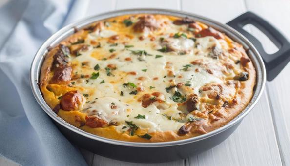 卵、チーズ、トマト入りのキャセロールの写真