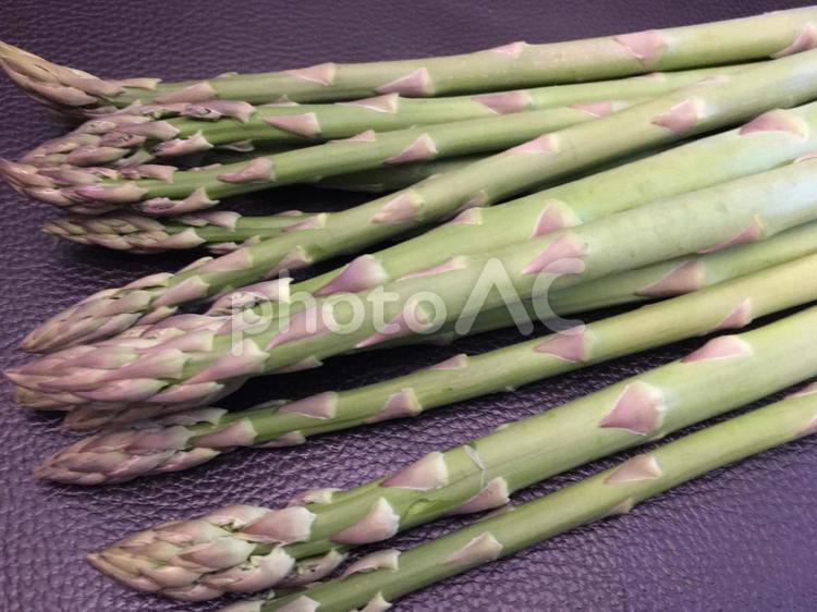 たくさんのアスパラ アスパラ,アスパラギン酸,アスパラの穂の写真素材