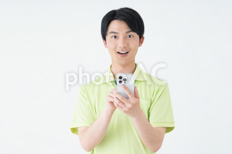 スマホを持つ介護福祉士 介護,スマホ,介護士の写真素材