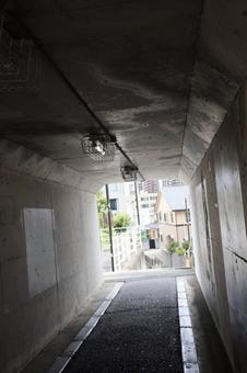 トンネルの向こうの町 トンネルの向こうの町の写真