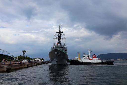 ９月下旬の高松港に寄港する護衛艦いなづま 護衛艦いなづま,海上自衛隊,寄港の写真素材