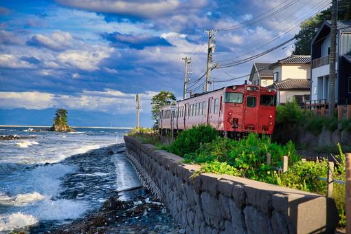 富山県 雨晴海岸と電車 富山県 雨晴海岸と電車 雨晴海岸,電車,氷見線の写真素材