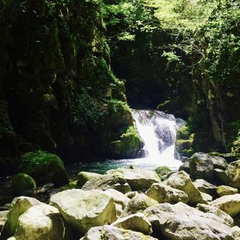 滝の流れる景色 滝,自然,風景の写真素材