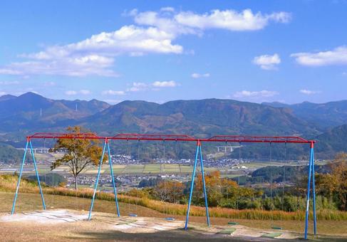 高原のブランコ① ブランコ,高原,遊具の写真素材