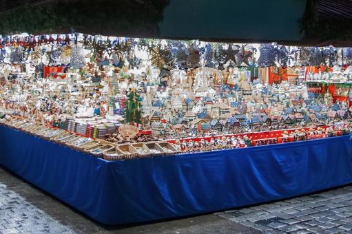 欧州の伝統的なクリスマス装飾品の販売風景 クリスマス,雑貨,販売の写真素材