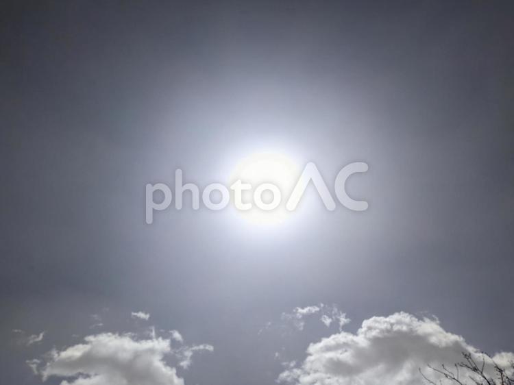 太陽と雲の幻想的風景 雲,太陽,日差しの写真素材