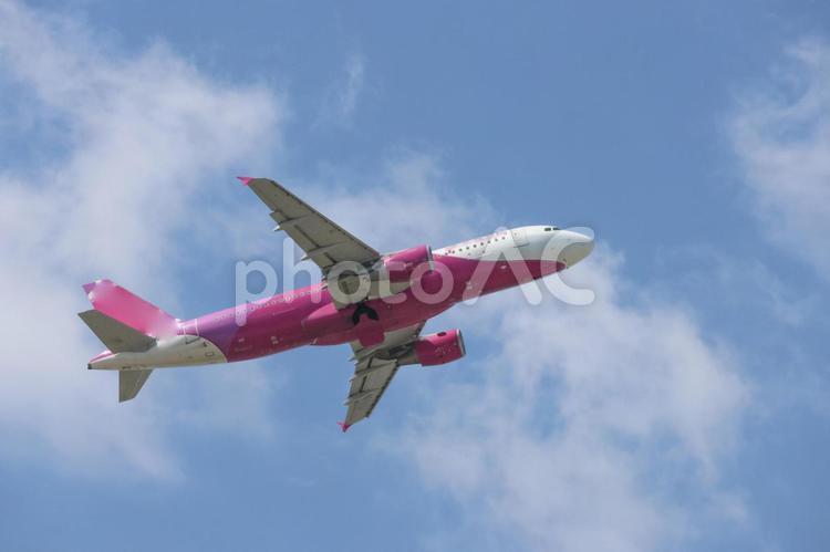 見送る空、福岡の午後 飛行機,航空機,旅客機の写真素材