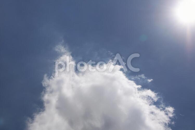 サンパウロの夏の雲と太陽と青空 夏の雲,太陽,青空の写真素材