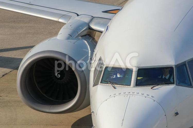 長崎空港、真昼の旅立ち 長崎空港,飛行機,航空写真の写真素材