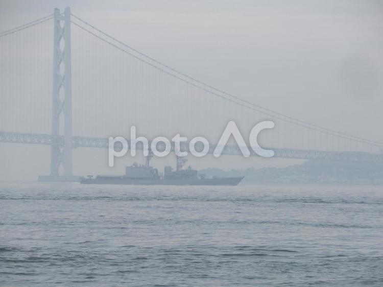 明石海峡大橋と船 明石海峡大橋,夢の架け橋,あまぎりの写真素材