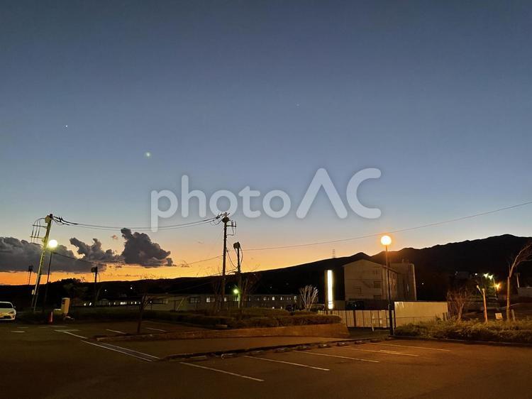 夕暮れ 夕暮れ,夕方,夕焼けの写真素材