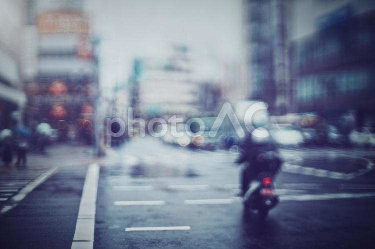 雨の日の運転 ぼかし風景 運転,ぼかし,雨の写真素材
