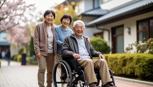 介護施設のシニア男性と見舞いに来た家族の写真
