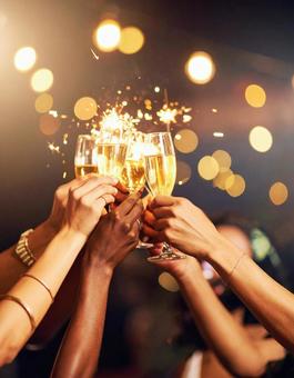 パーティーを楽しむ人たち パーティーを楽しむ人たちの写真