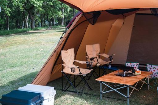 キャンプ場でテントとテーブル キャンプ場でテントとテーブル キャンプ場,テント,テーブルの写真素材