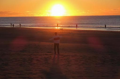 日出 第一個日出圖像 男性 Honwaka 姿勢 Asahi Sun Angler Sea Horizon Beach Sky Cloud Landscape Scenery Nature 日出 第一個日出圖像 男性 Honwaka 姿勢 Asahi Sun Angler Sea Horizon Beach Sky Cloud Landscape Scenery Nature