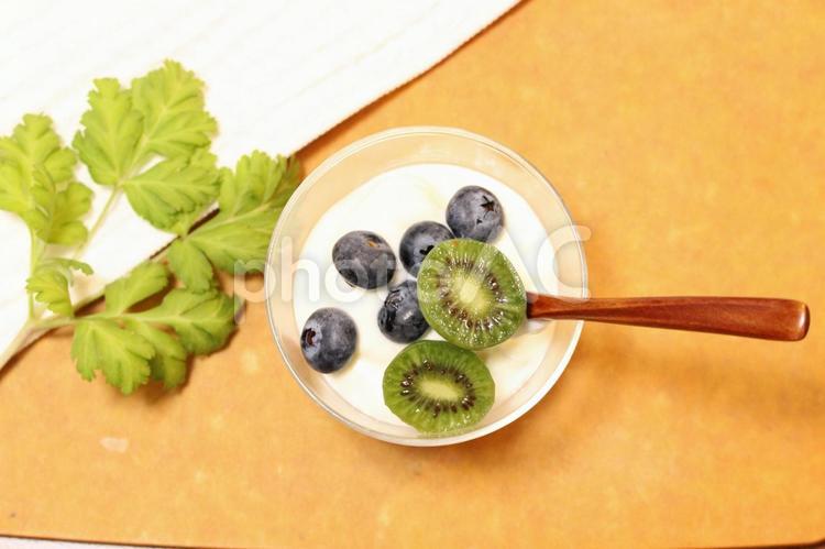 フルーツ入りヨーグルト② ヨーグルト,乳製品,乳酸菌の写真素材