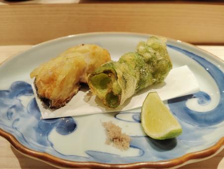 Photo, tempura, przegrzebki, gazeta, 