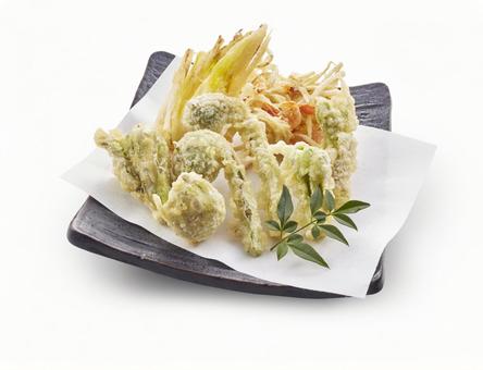 山菜の天ぷら盛り合わせ 山菜の天ぷら盛り合わせ 山菜の天ぷら,盛り合わせ,山菜の写真素材