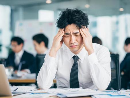 会議資料が作れない男性 会議資料が作れない男性の写真
