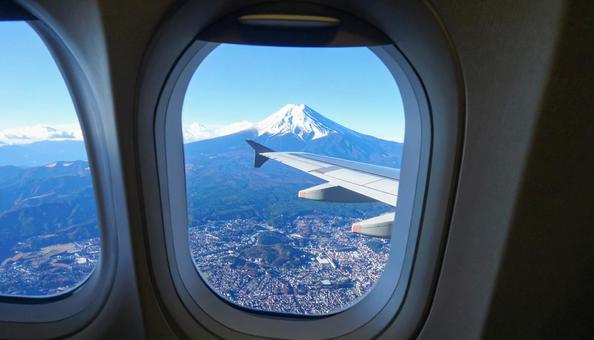 飛行機の窓から見える絶景 飛行機の窓から見える絶景の写真