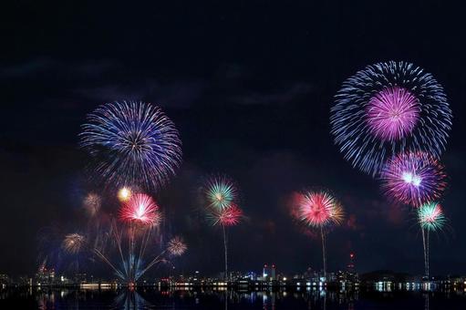 湖上打ち上げ花火/松江水郷祭 湖上打ち上げ花火/松江水郷祭の写真