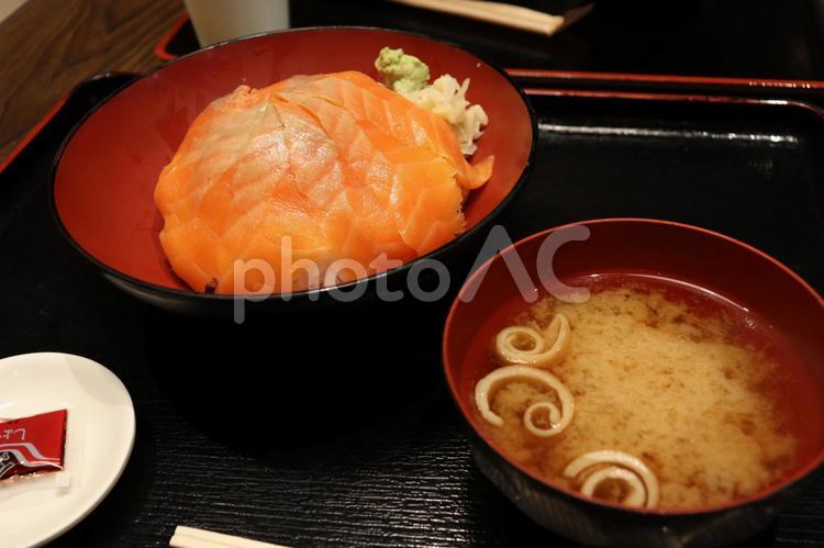 サーモン丼の定食 定食,ランチ,サーモンの写真素材