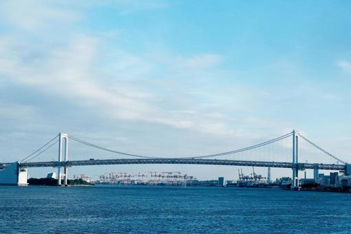 青空とレインボーブリッジ 青空とレインボーブリッジの写真