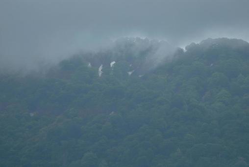 山頂に近づく雲05の写真