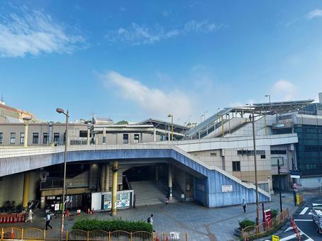 上野駅正面付近 上野駅正面付近 上野駅正面玄関口,歩道橋,上野駅前の写真素材