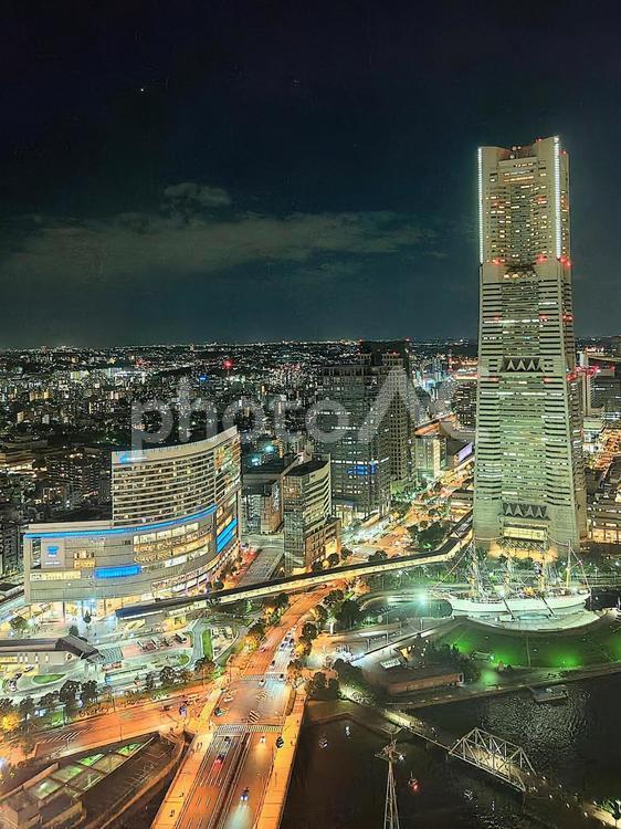 夜景　横浜ランドマークタワー 夜景,夜,きれいの写真素材