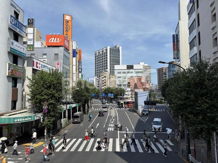 荻窪駅北口付近の街並み 荻窪,荻窪駅,青梅街道の写真素材