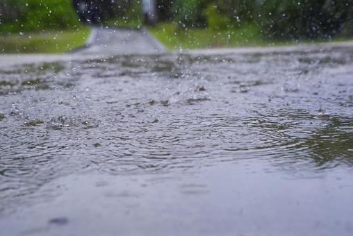 Raindrops hitting the paved road, JPG Raindrops hitting the paved road, JPG