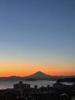 夕暮れの富士山 夕暮れの富士山の写真