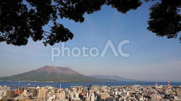 自然の額縁＠桜島 朝陽,桜島,錦江湾の写真素材