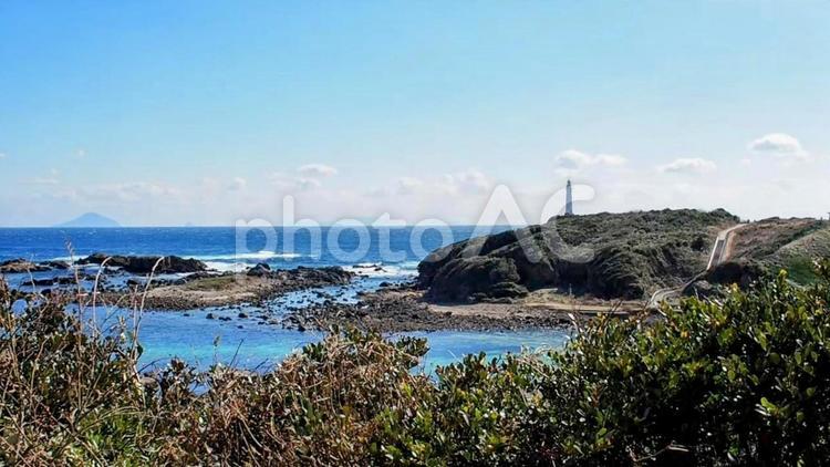 冬の伊豆・爪木崎灯台＆浜辺・静岡県下田市 冬,伊豆,海の写真素材