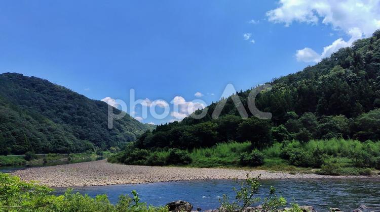 新緑の山々の大自然と青空 新緑,大自然,青空の写真素材