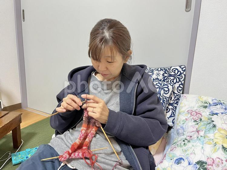 編み物をする女性　2 冬,防寒,女性の写真素材