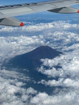 飛行機からみた富士山 飛行機からみた富士山の写真