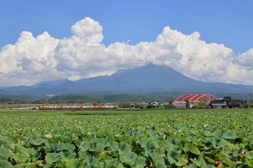 大山とやくもと入道雲 大山とやくもと入道雲の写真