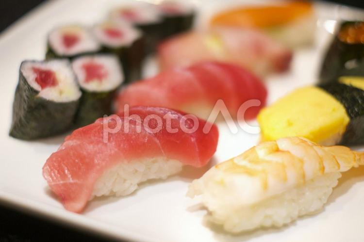 料理教室で握ったお寿司を食べる 寿司,お寿司,握り寿司の写真素材