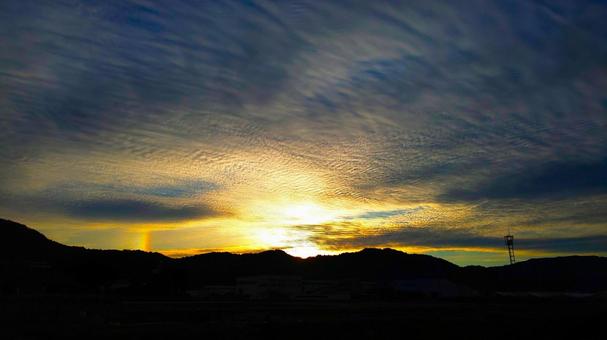 幻日 2020 幻日,虹,縦の虹の写真素材