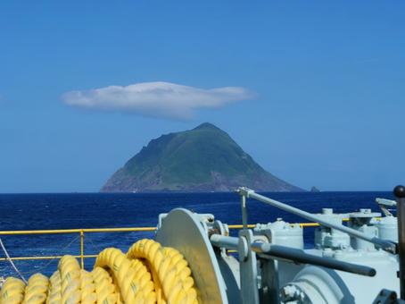 八丈小島の遠景 八丈小島の遠景の写真