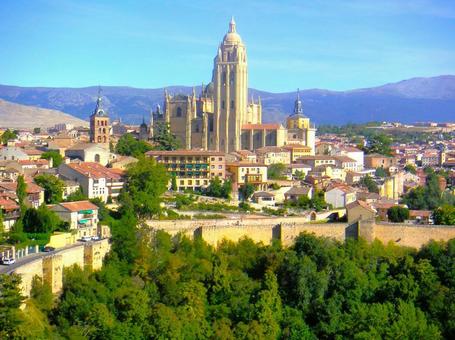 アルカサルから望むセゴビア大聖堂の写真