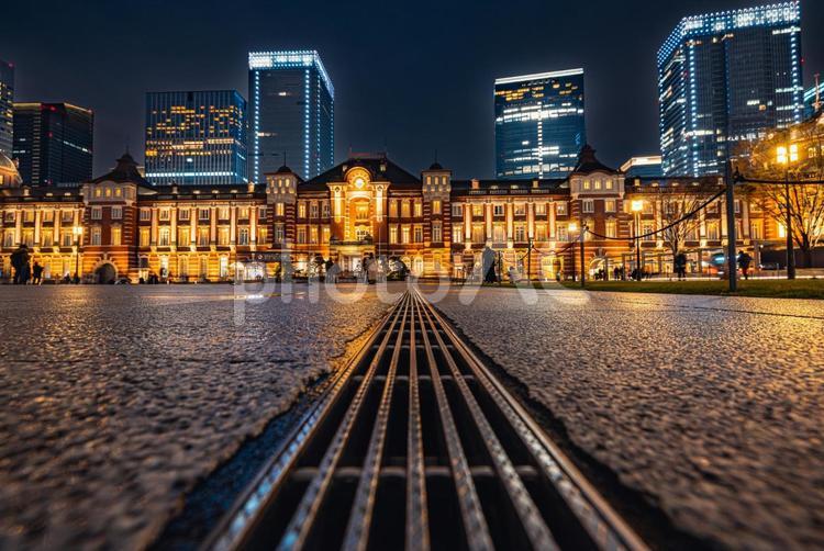 雨上がりの東京駅丸の内口駅舎と周辺ビル 東京,丸の内,風景の写真素材