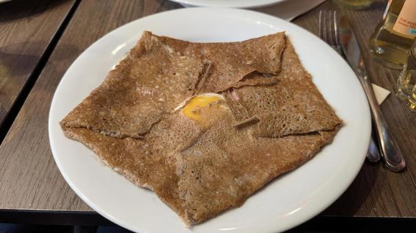 パリで食べた「そば粉のガレット」 パリで食べた「そば粉のガレット」 ガレット,そば粉,クレープの写真素材