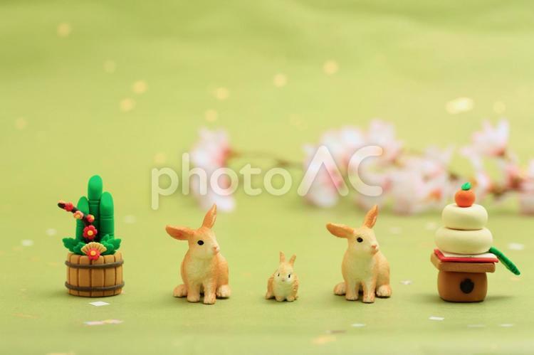 サクラと鏡餅と門松とうさぎ うさぎ,シュライヒ,シュライヒフィギュアの写真素材