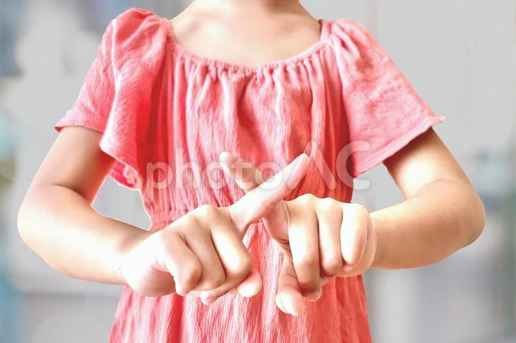 手でバツを作る子供 子ども,子育て,ダメの写真素材