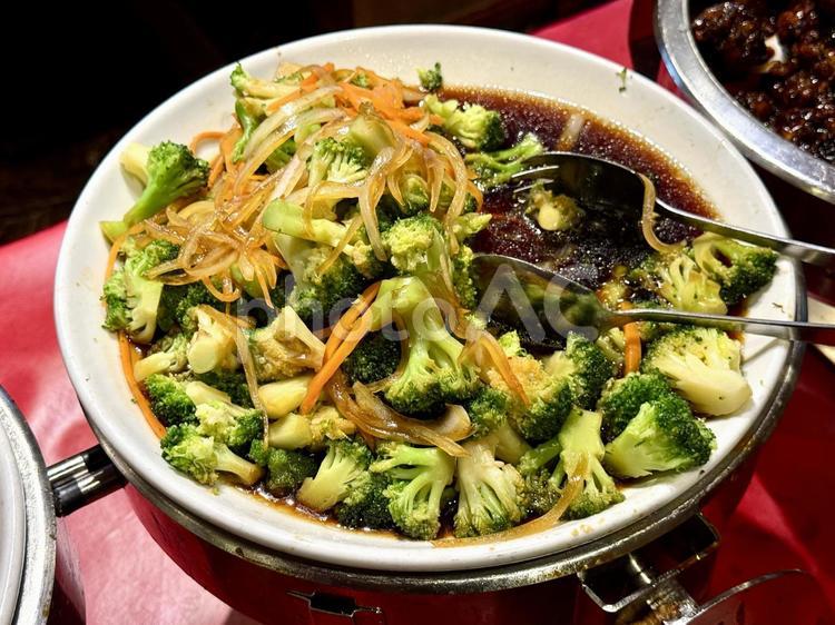 中華バイキングの野菜炒め 野菜炒め,ブロッコリー,葉野菜の写真素材